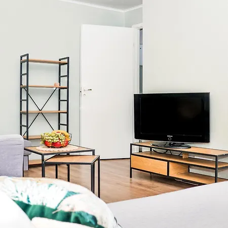 Mai 25-11, 2 Rooms, Free Parking Apartment